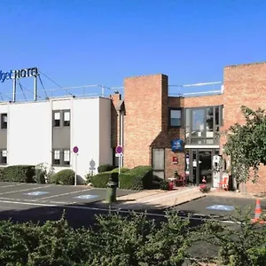 Ibis Budget Ferrand - Le Brezet - Aeroport ** Clermont-Ferrand