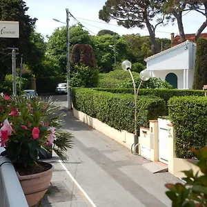 https://hotel-miramar-antibes.fr-provencehotel.com